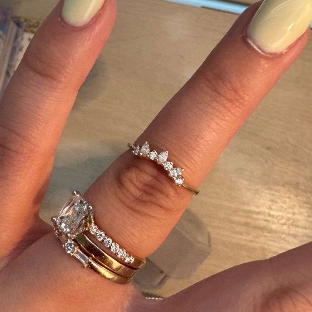 Natural Diamond Contour Wedding Band